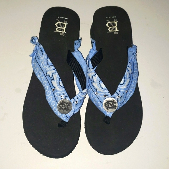 "UNC" NEW Bella K SADIE Bandana Carolina Blue Flip Flops - Picture 2 of 5